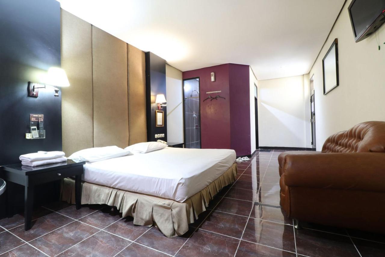 C'One Hotel Pulomas Jacarta Exterior foto