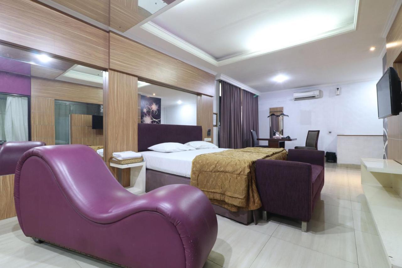 C'One Hotel Pulomas Jacarta Exterior foto